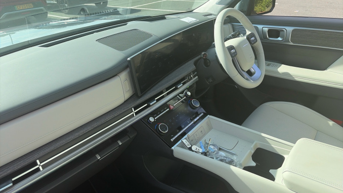 Hyundai SANTA FE 1.6 TGDi Plug-in Hybrid Ultimate 5dr 4WD Auto Estate - Image 9